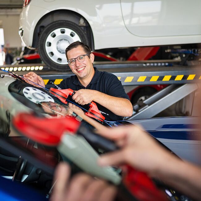 PKW-Service: Karosserie und Glasarbeiten