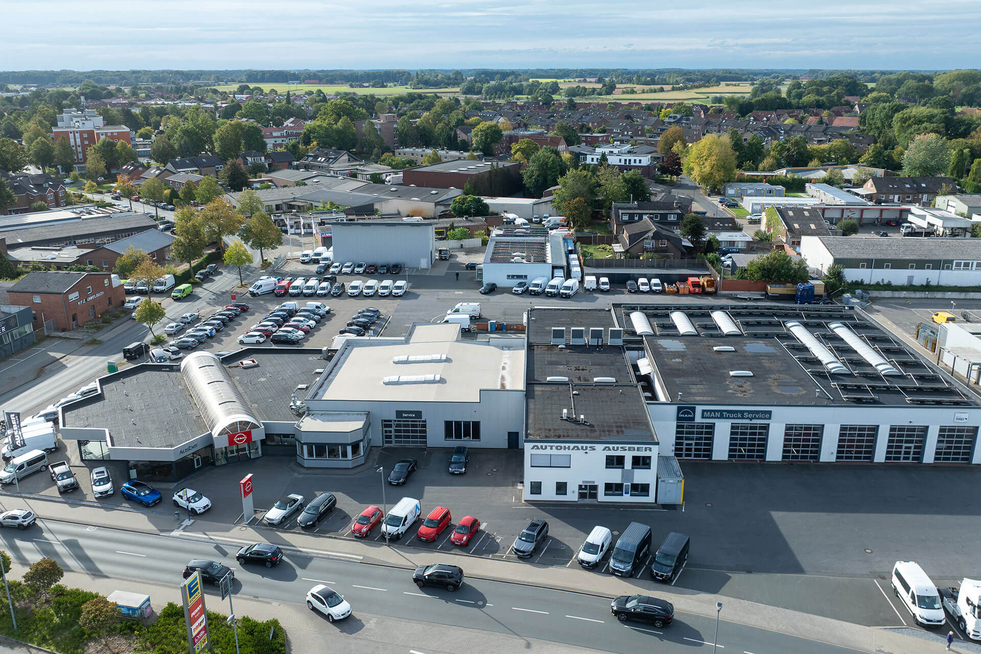 Gebäude- und Geländeansicht Autohaus Ausber Telgte aus der Vogelperspektive